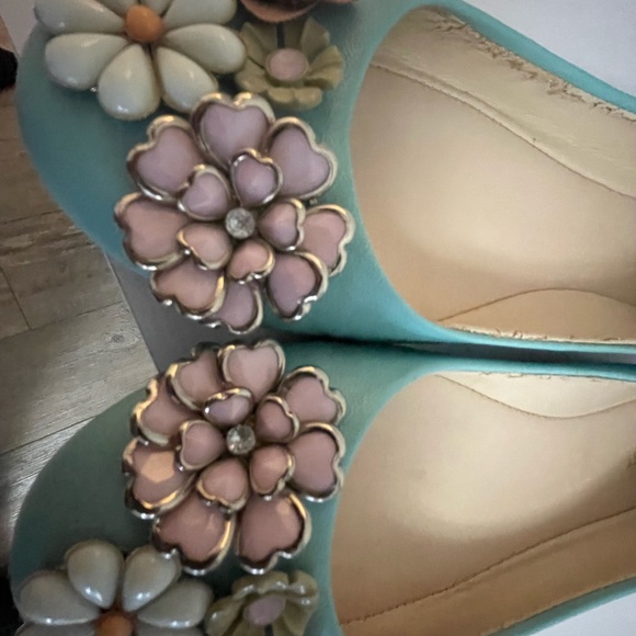 Turquoise Nine West flats with Flowers, 8 - Picture 2 of 4
